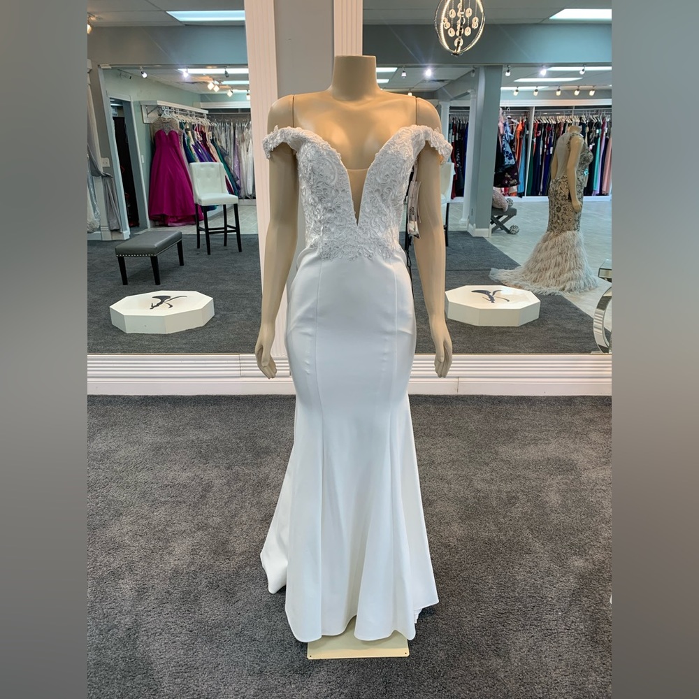 Size 8. Ivory. Off the shoulder. fitted bodycon dress. long train.
